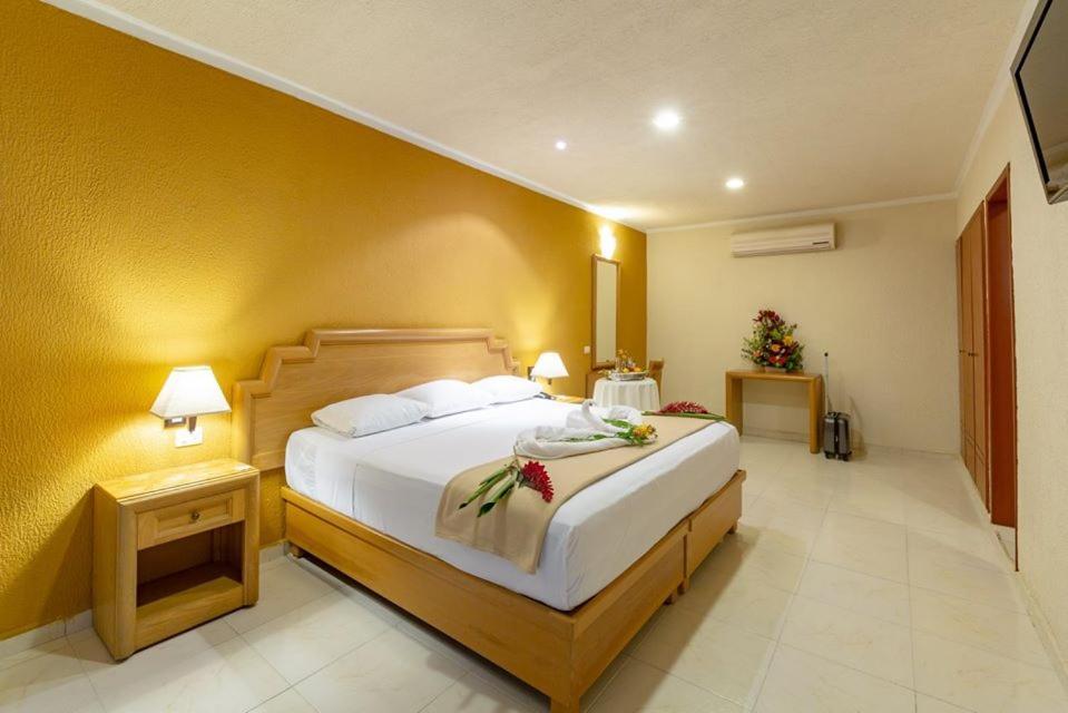 Tecnohotel Itzaes Mérida Extérieur photo